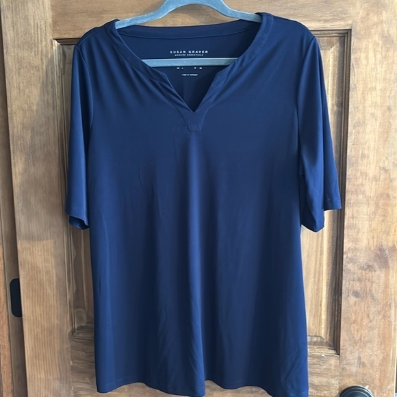 LIKE NEW Susan Graver Liquid Knit short sleeve split neck top Navy L - Picture 1 of 6